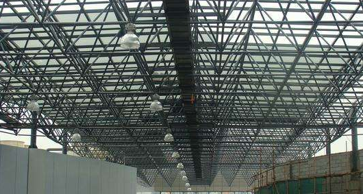 任丘听网架公司的名目师阐述其网架的季节个性